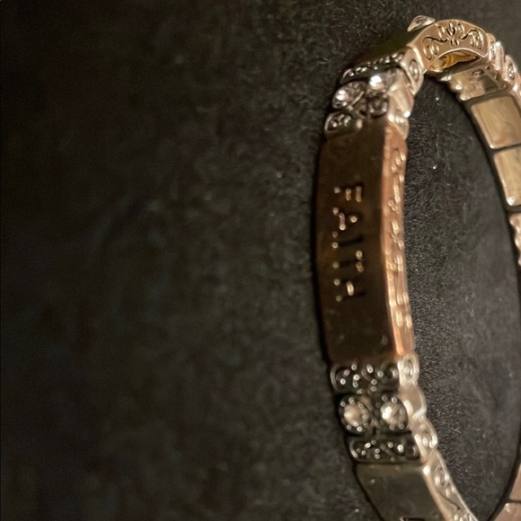 Silver tone Inspirational Bracelet Faith and Love - Picture 4 of 4